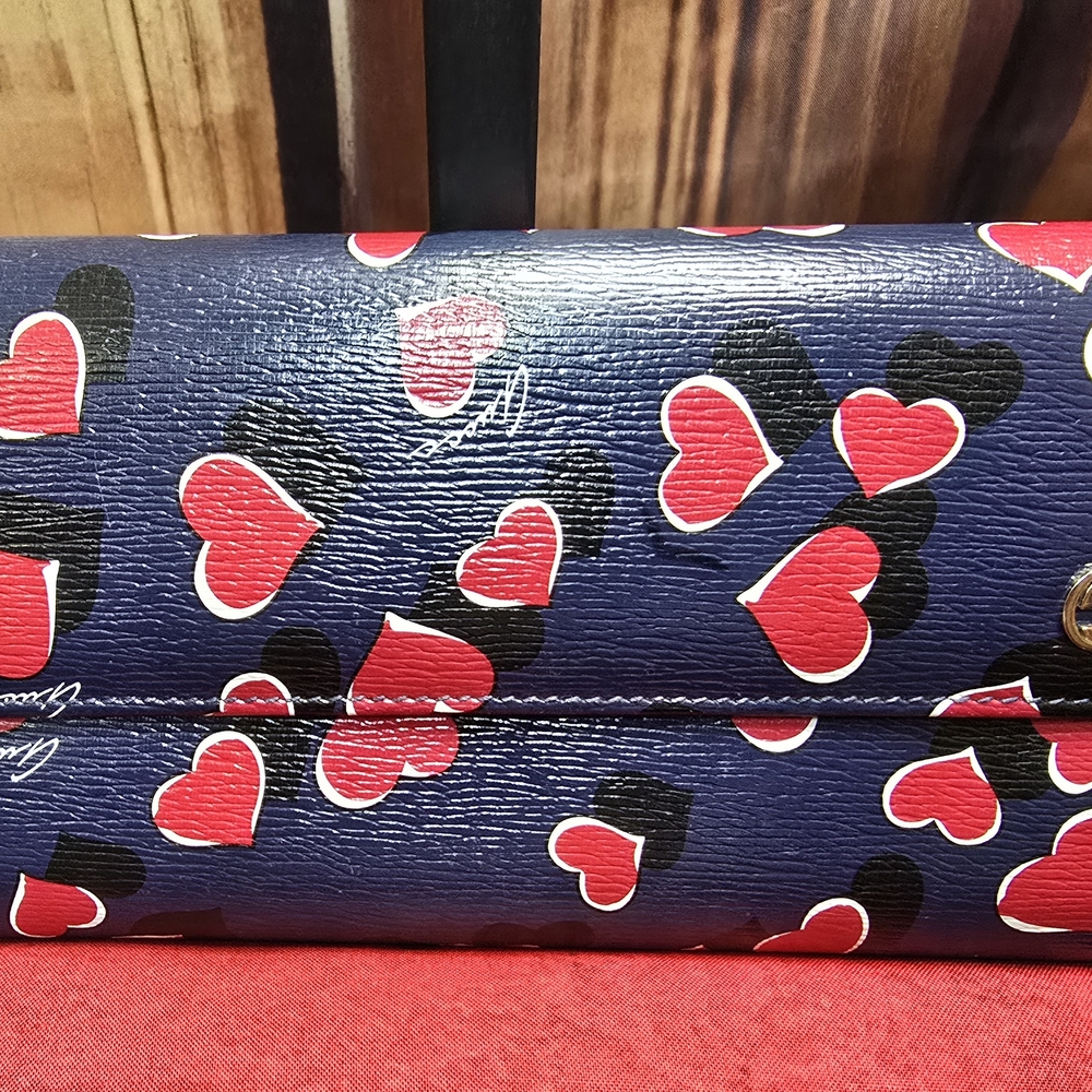 Gucci Navy Blue Wallet with Red Heart Print and Gold Logo - Picture 8 of 15